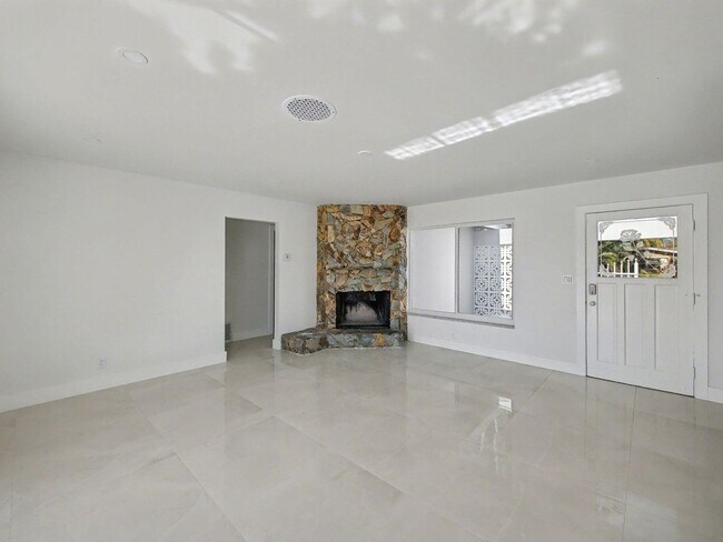 Building Photo - 1940 NW 32nd St