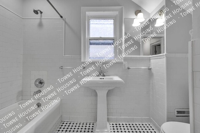 Building Photo - 105 Mariner St