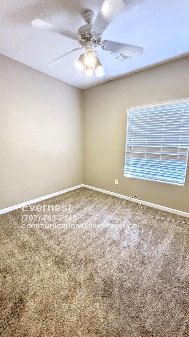 Building Photo - Lovely 3-Bedroom Home with Fireplace and M...