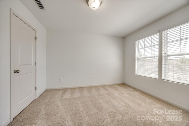 Building Photo - 826 Summerlake Dr