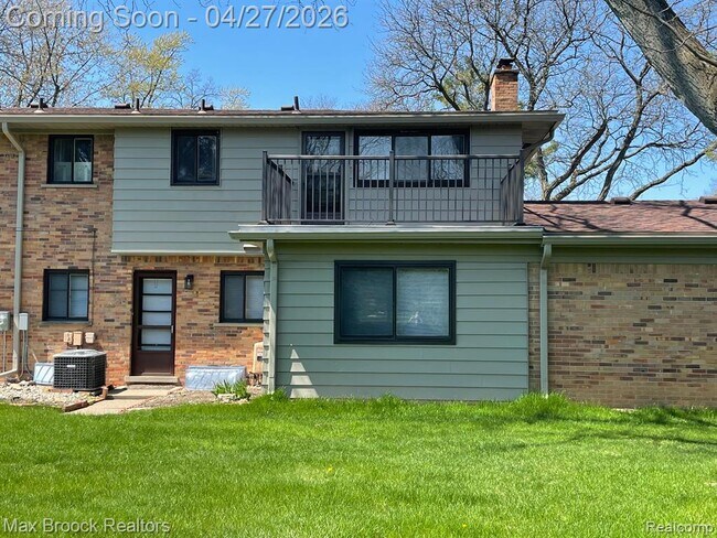 Building Photo - 116 E Hickory Grove Rd