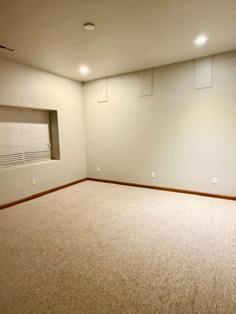 Building Photo - 1112 Meadow Oaks Dr
