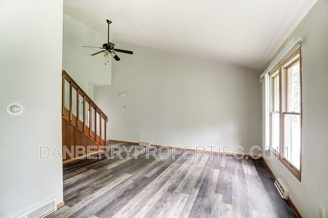 Building Photo - 3164 Kylemore Rd