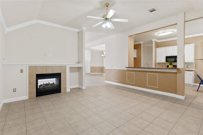Building Photo - 10115 Willow Crossing Dr