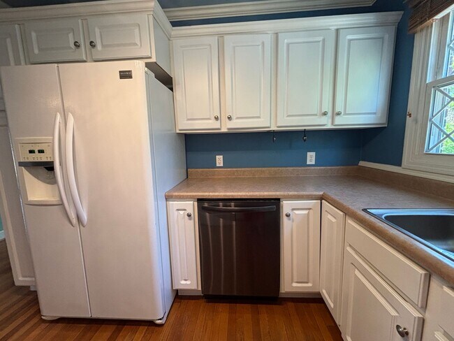 Building Photo - 3479 Overbrook Dr