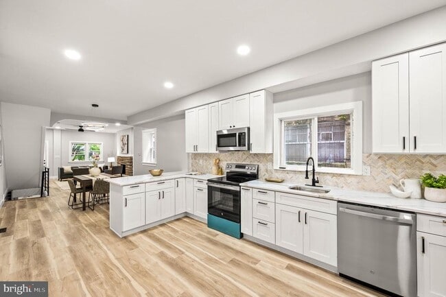 Building Photo - 5113 W Thompson St