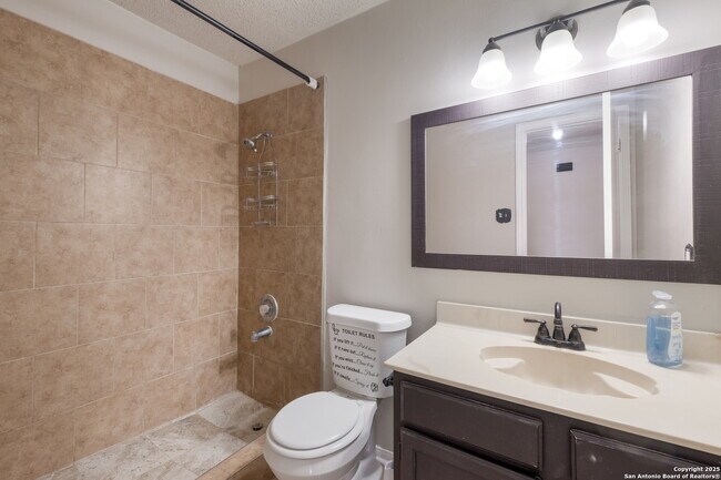 Building Photo - 6307 Candlecrest Ct