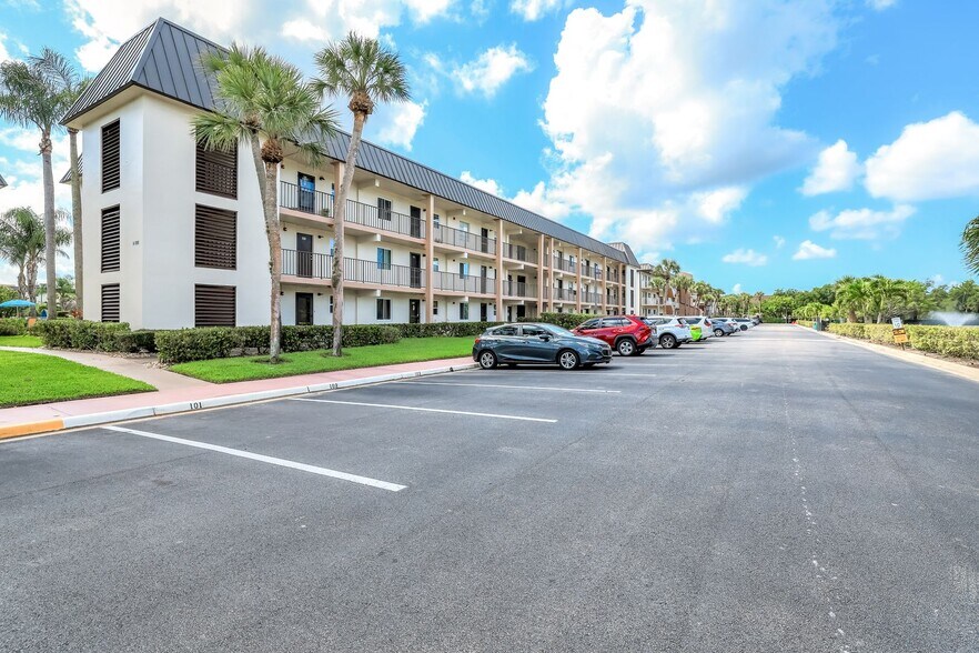 Building Photo - 1000 Manatee Rd