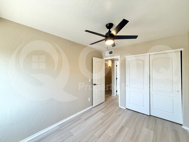 Building Photo - 877 W Shellfish Dr