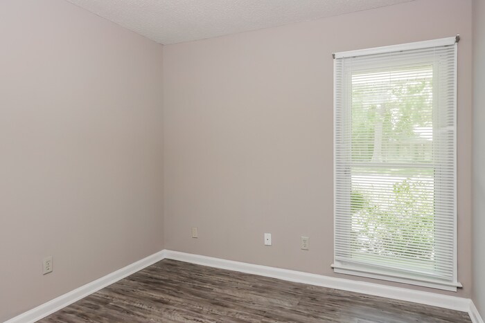 Building Photo - 353 Kroy Dr