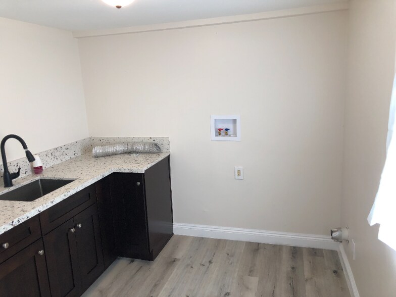 Building Photo - 22822 Azalia Ln