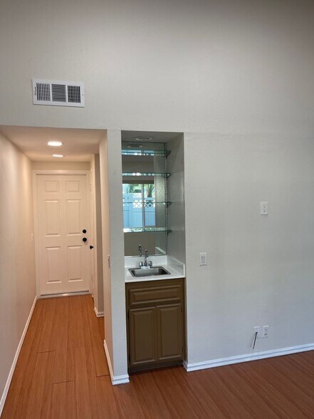 Building Photo - 228 S Esplanade St