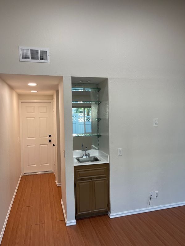 Building Photo - 228 S Esplanade St