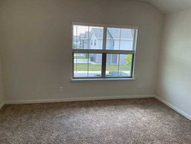 Building Photo - 10218 Lynwood Vlg