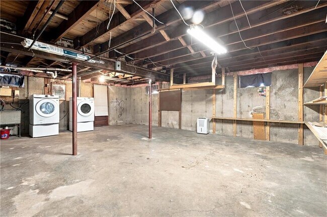Building Photo - 23 Amory St
