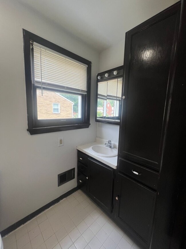 Building Photo - Spacious 2 bedroom in the heart of Ingram