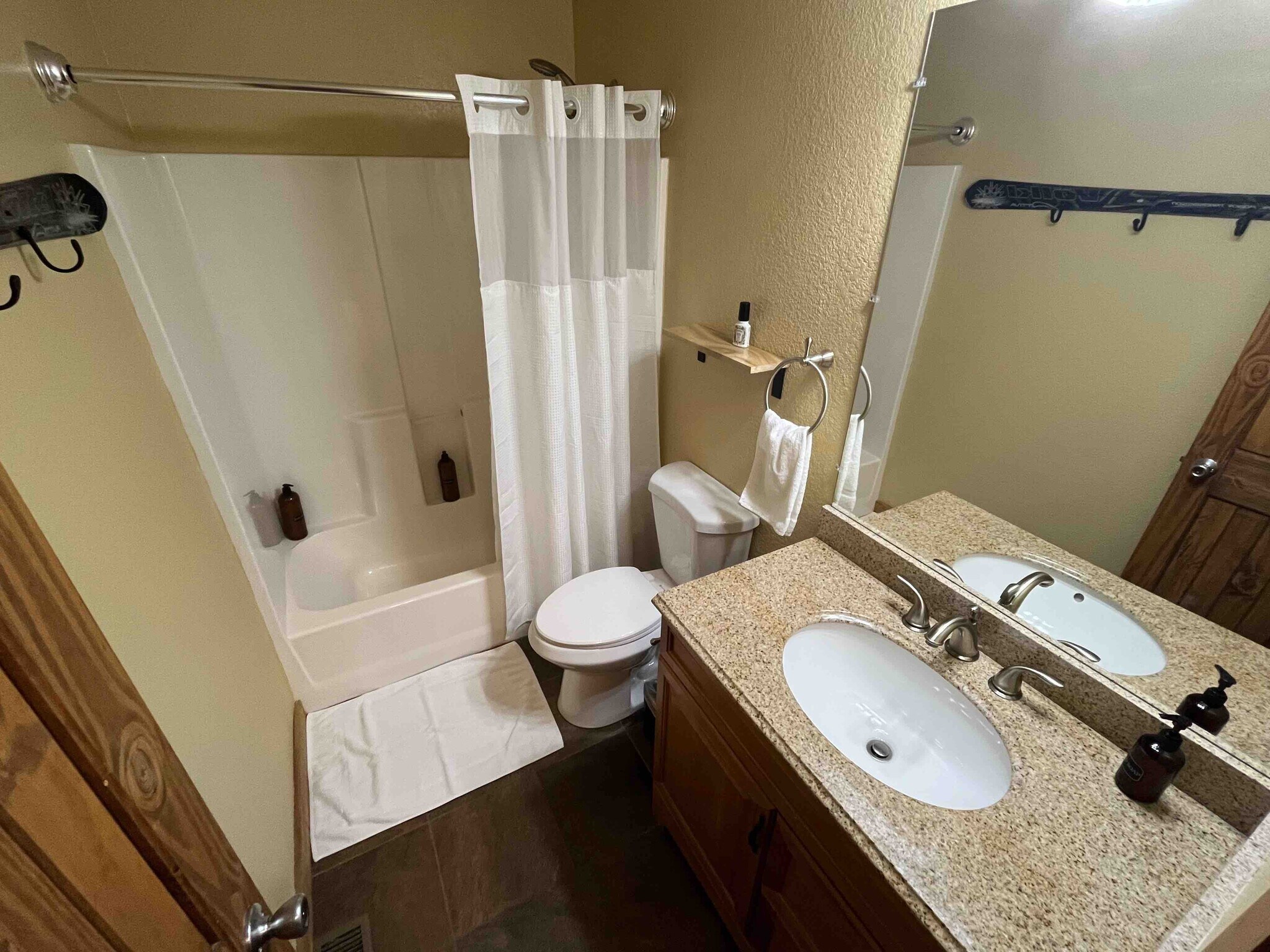 Building Photo - 511 N Aspen St