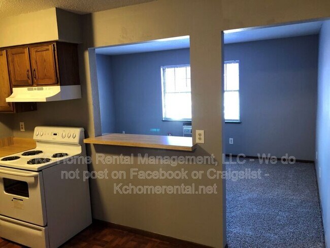 Building Photo - 551 N Somerset Terrace