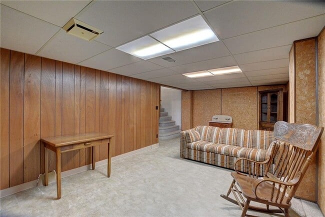 Building Photo - 9 Glenview Dr