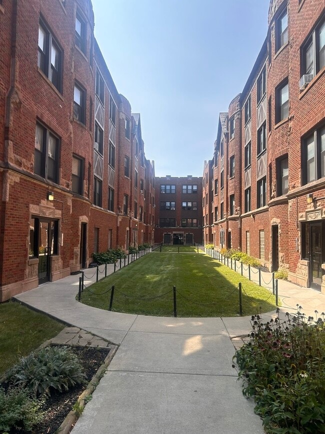Building Photo - 5250 S Drexel Ave