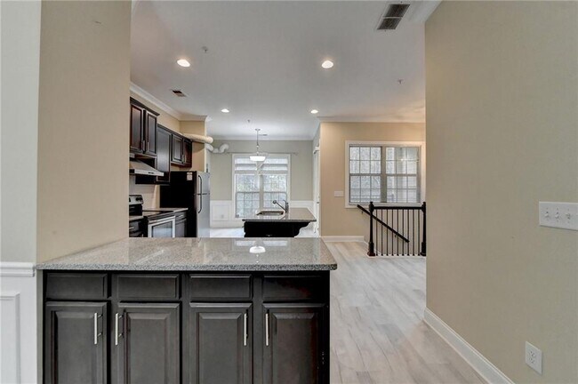 Building Photo - 2405 Tenor Ln