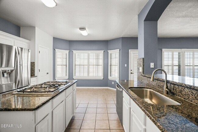 Building Photo - 695 Paseo del Mar Dr
