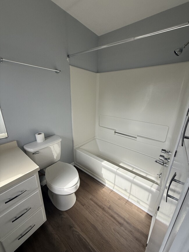 Building Photo - 315 Pine Cir