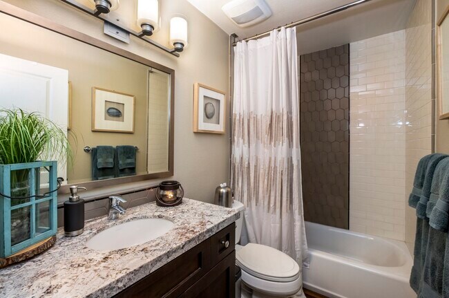 Building Photo - 4971 Hemlock