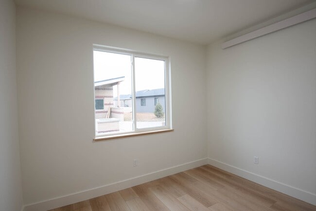 Building Photo - 1407 Windsor Dr