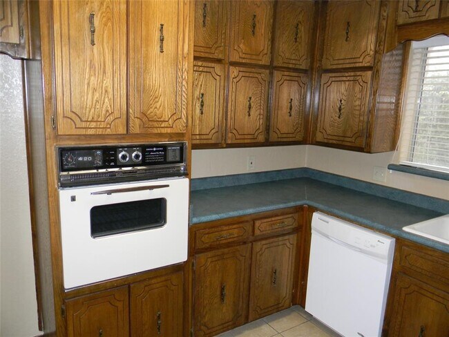 Building Photo - 7433 Timberhill Dr