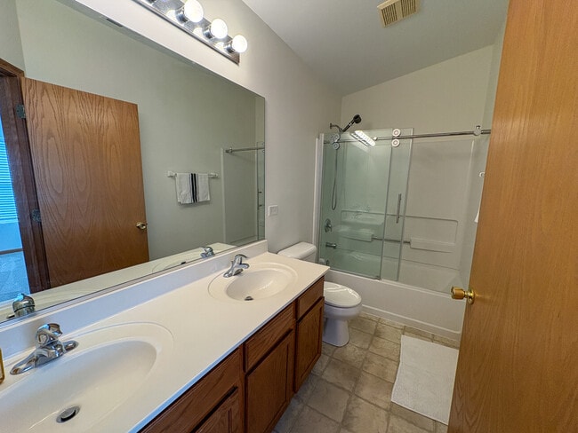 Building Photo - 1453 Millbrook Dr