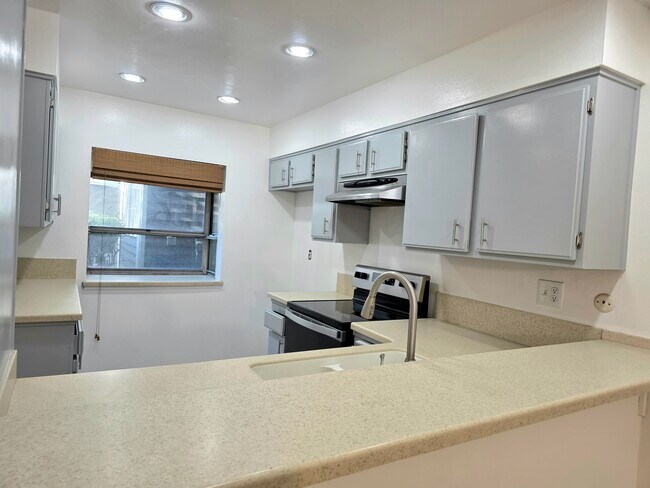 Building Photo - 25369 Pine Creek Ln