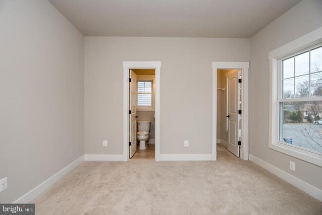Building Photo - 6928 Regent Ln