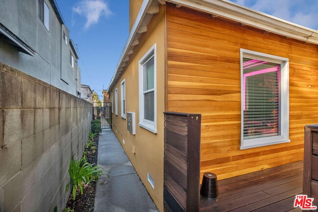 Building Photo - 1844 18th St