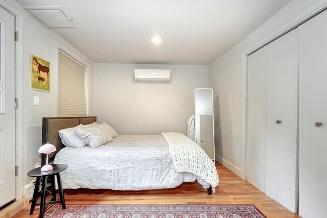 Building Photo - 70 Clarendon St