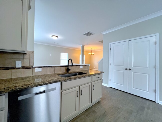 Building Photo - 291 Ranlo Ave