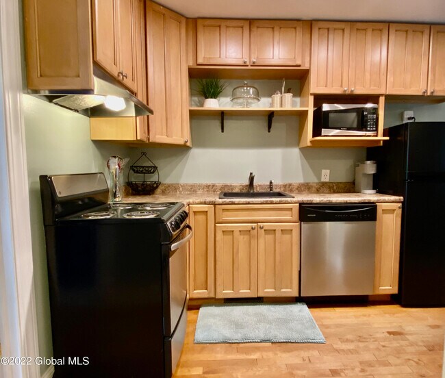 Building Photo - 4 Corinne Ct