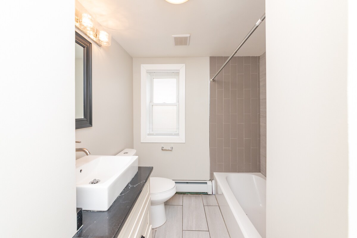 Building Photo - 3058 N Kostner Ave