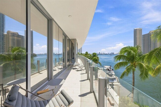 Building Photo - 300 Biscayne Blvd Way