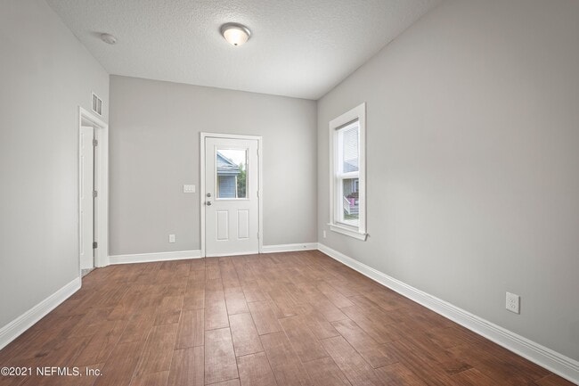 Building Photo - 1945 Redell St