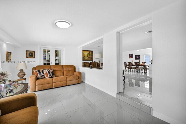 Building Photo - 756 W 53rd St