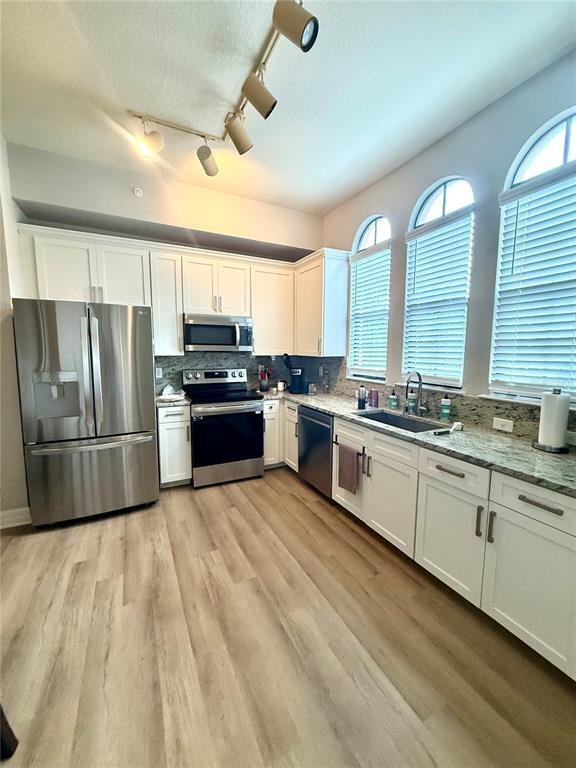 Building Photo - 515 Mirasol Cir