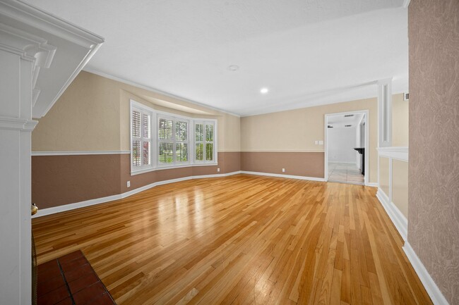 Building Photo - CHARMING HOME IN WOODFIELDS NEIGHBORHOOD