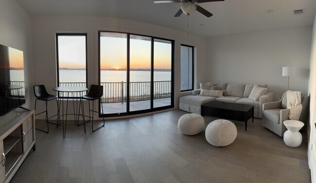 Building Photo - 702 Resort Dr