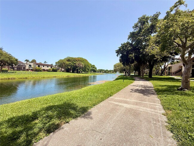 Building Photo - 15570 SW 105th Ln