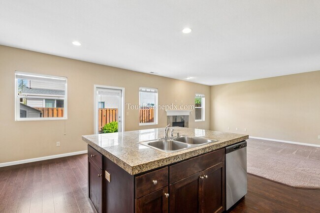 Building Photo - Spacious 4 BR 2.5 BA Home in Damascus