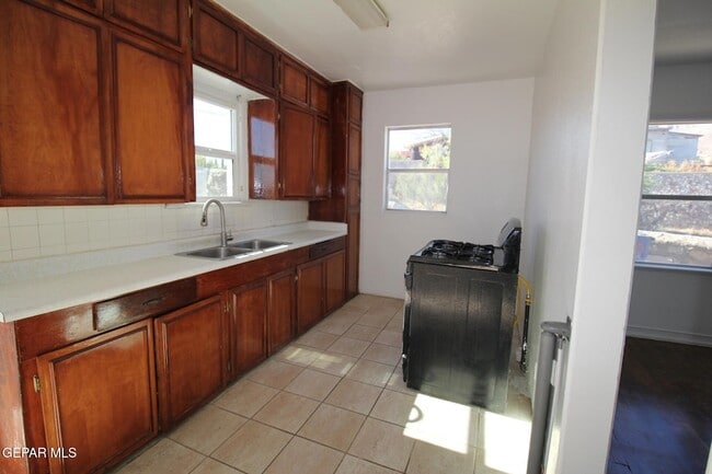 Building Photo - 3200 Richmond Ave