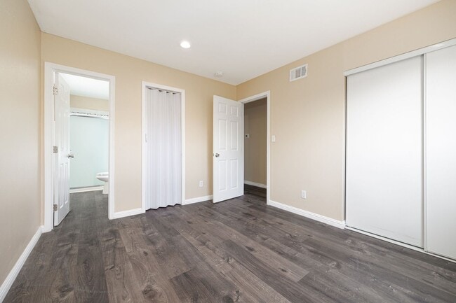 Building Photo - Single family home for rent 4bed/2bath! -$...