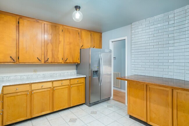 Building Photo - 1706 Colby Dr