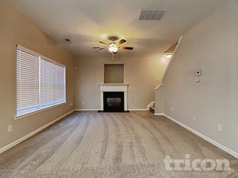 Building Photo - 7929 Village Pass